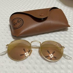 Woman Ray Bans with Case